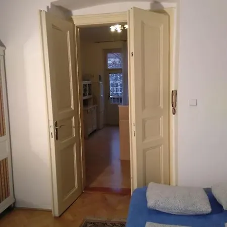 Authentic, Traditional Airbnb In ! * Praga