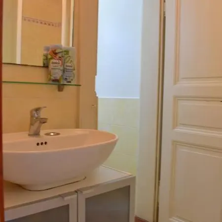 Appartement Authentic, Traditional Airbnb In !