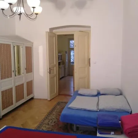Authentic, Traditional Airbnb In ! Appartement