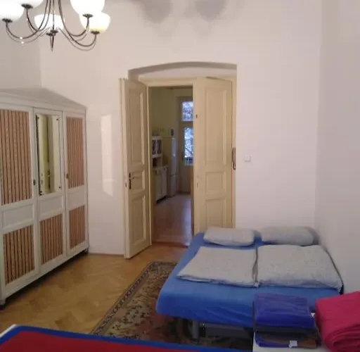 Authentic, Traditional Airbnb In ! Appartement